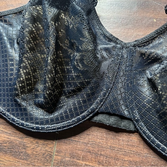 Wacoal Visual Effects Minimizer Bra - Picture 4 of 5